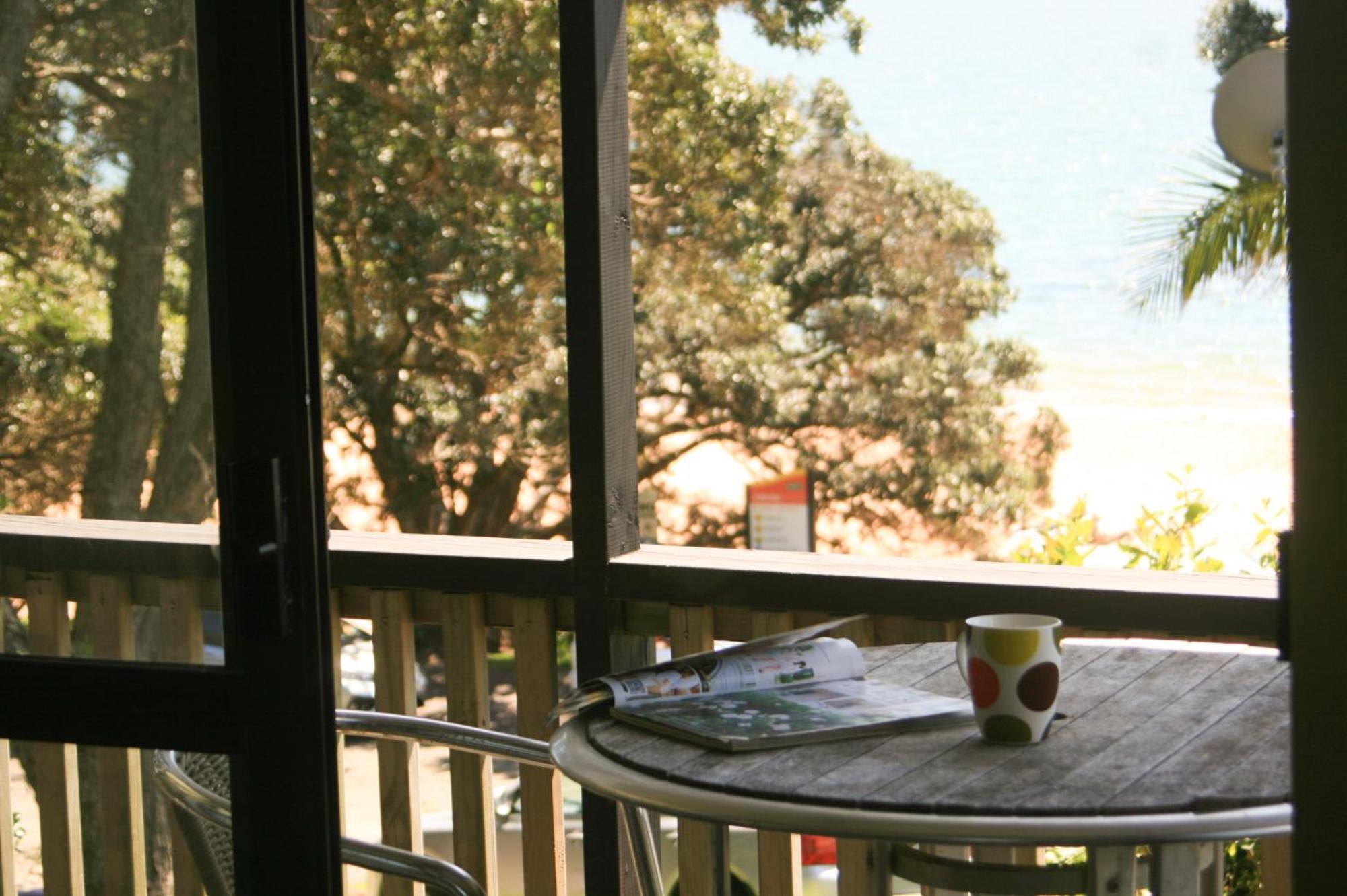 Driftwood Beachfront Accommodation, Cable Bay, Owhetu Coopers Beach Exterior photo