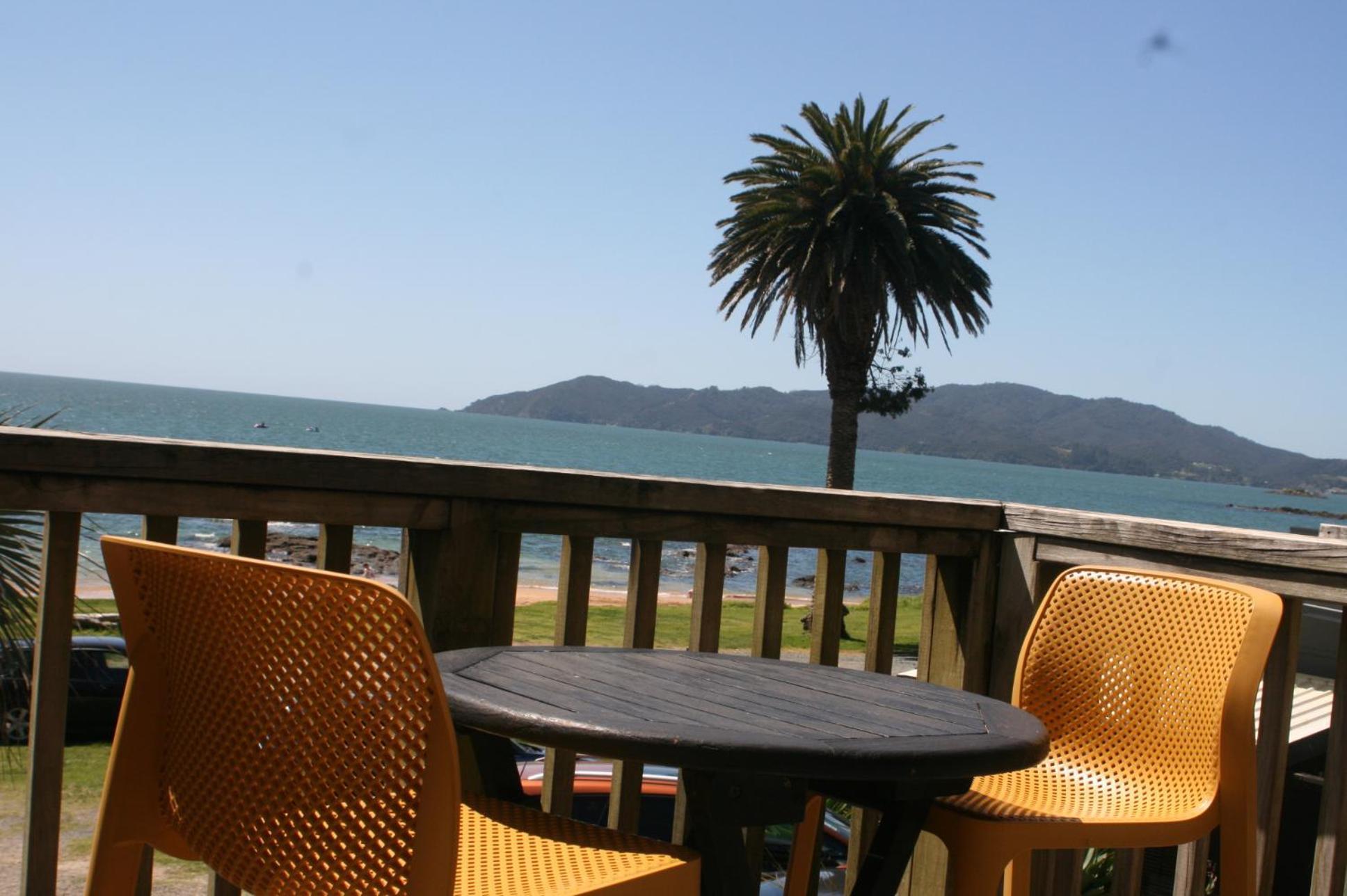 Driftwood Beachfront Accommodation, Cable Bay, Owhetu Coopers Beach Exterior photo