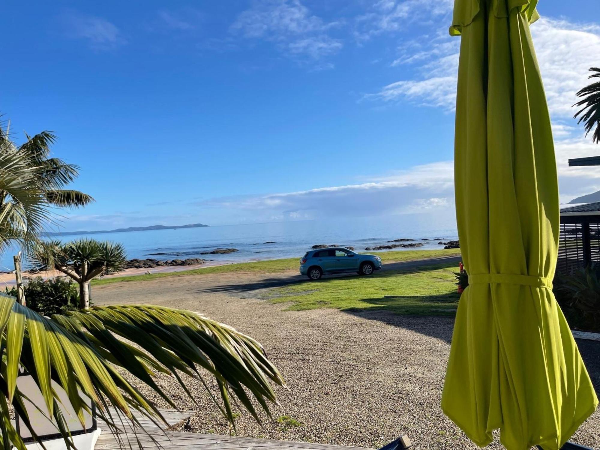 Driftwood Beachfront Accommodation, Cable Bay, Owhetu Coopers Beach Exterior photo
